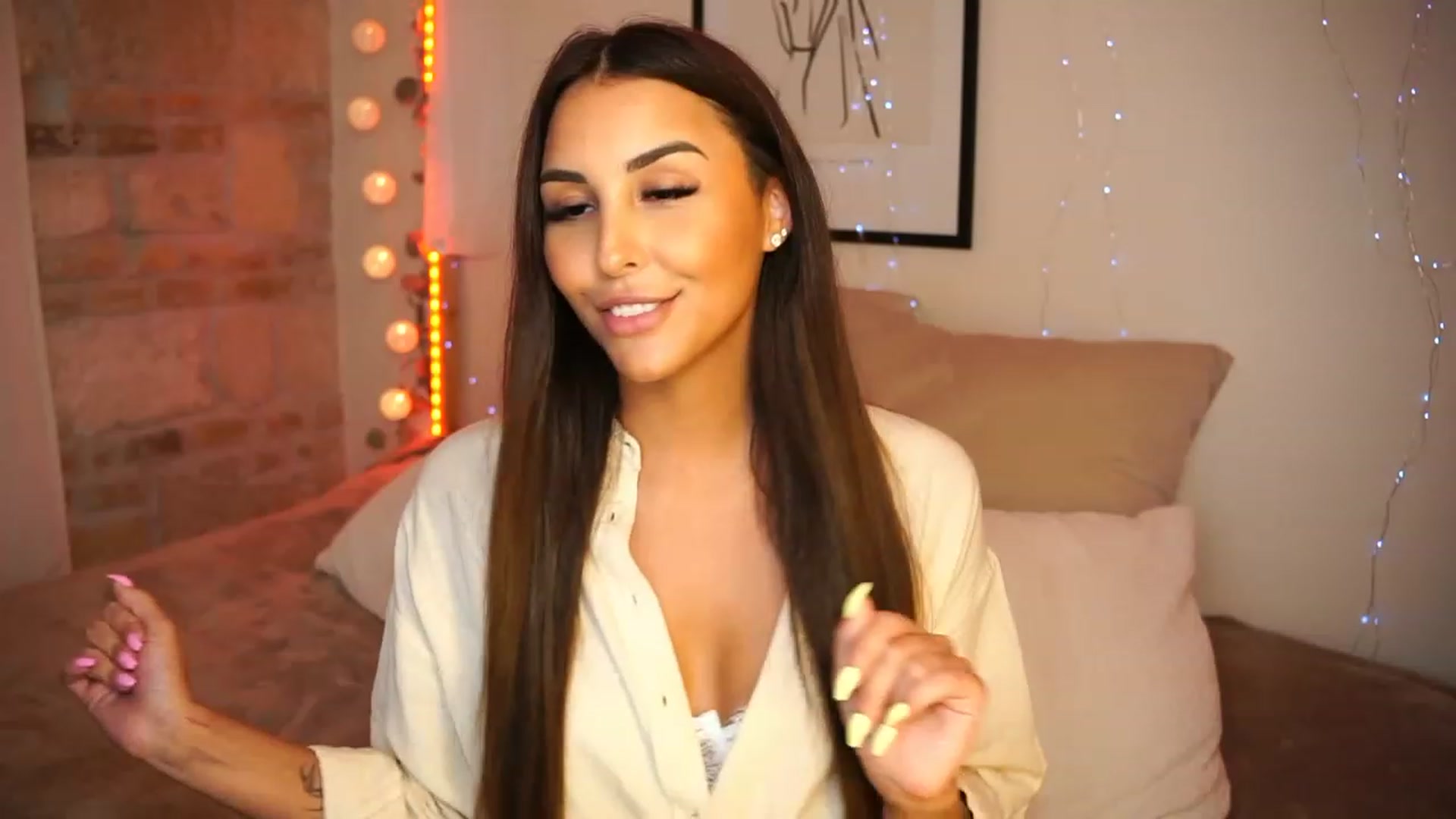 Gallery image thumbnail from Lisamelow's myfreecams stream on, 06/07/2023, 16:49 image 10 of 20