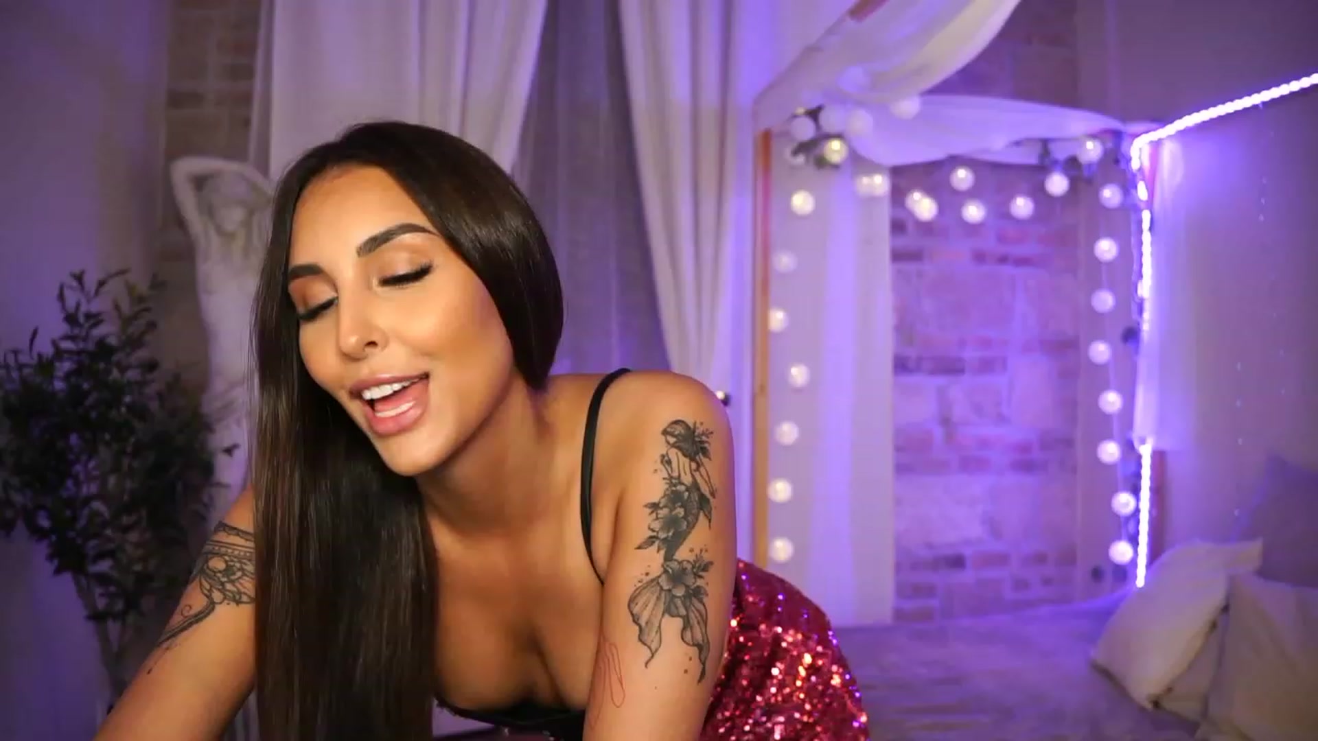 Gallery image thumbnail from Lisamelow's myfreecams stream on, 06/15/2023, 19:14 image 14 of 20