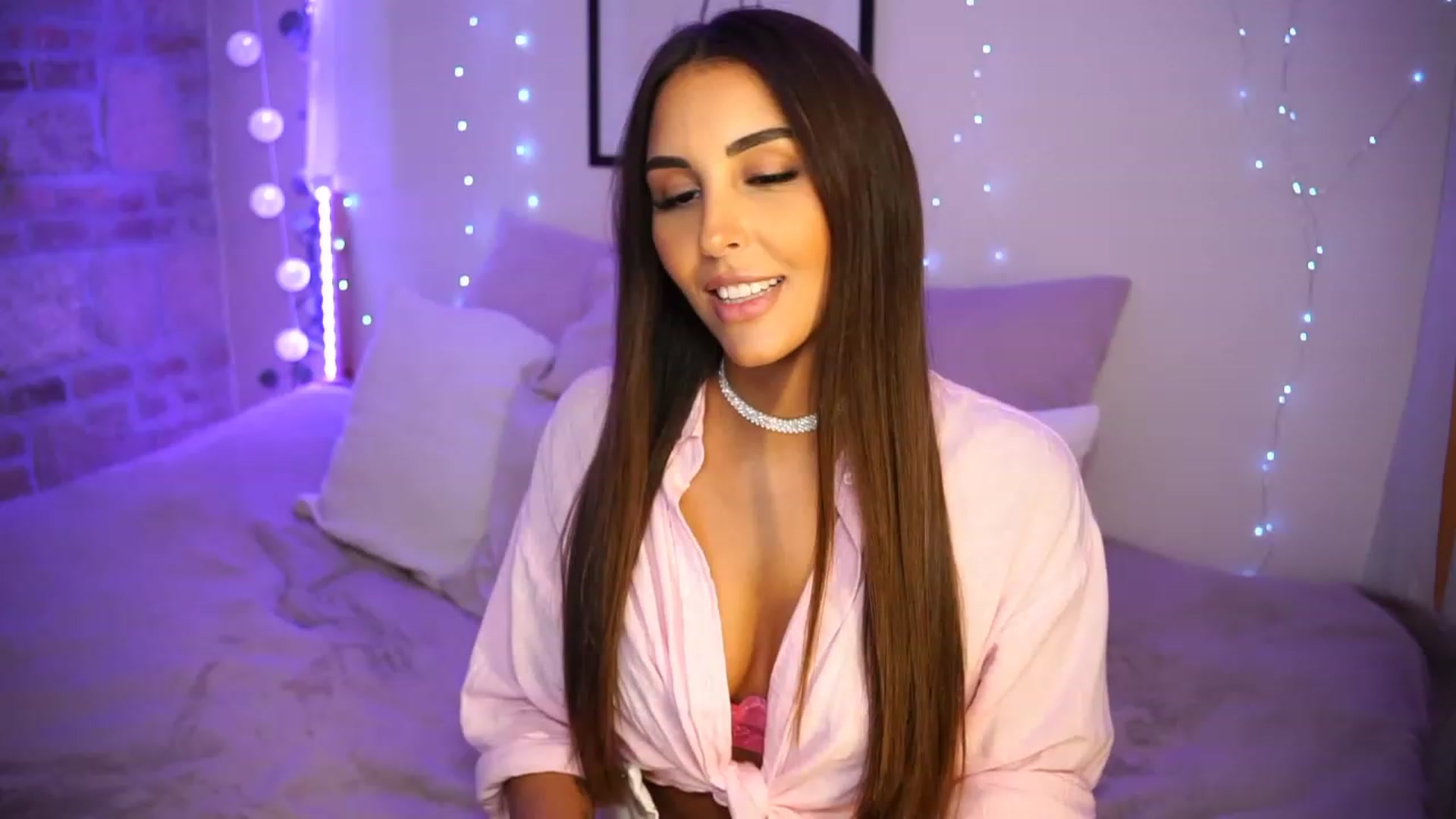 Gallery image thumbnail from Lisamelow's myfreecams stream on, 06/16/2023, 17:57 image 8 of 20
