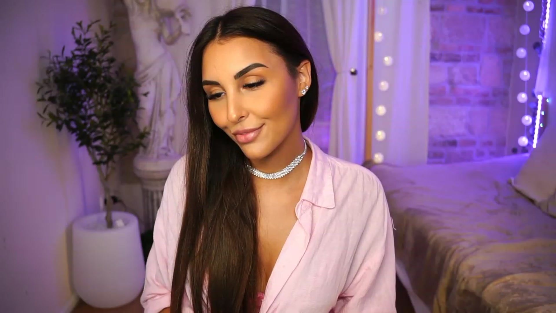Gallery image thumbnail from Lisamelow's myfreecams stream on, 06/16/2023, 17:57 image 14 of 20