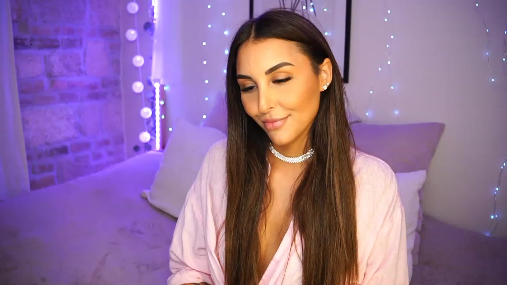 Gallery image thumbnail from Lisamelow's myfreecams stream on, 06/16/2023, 19:25 image 10 of 20