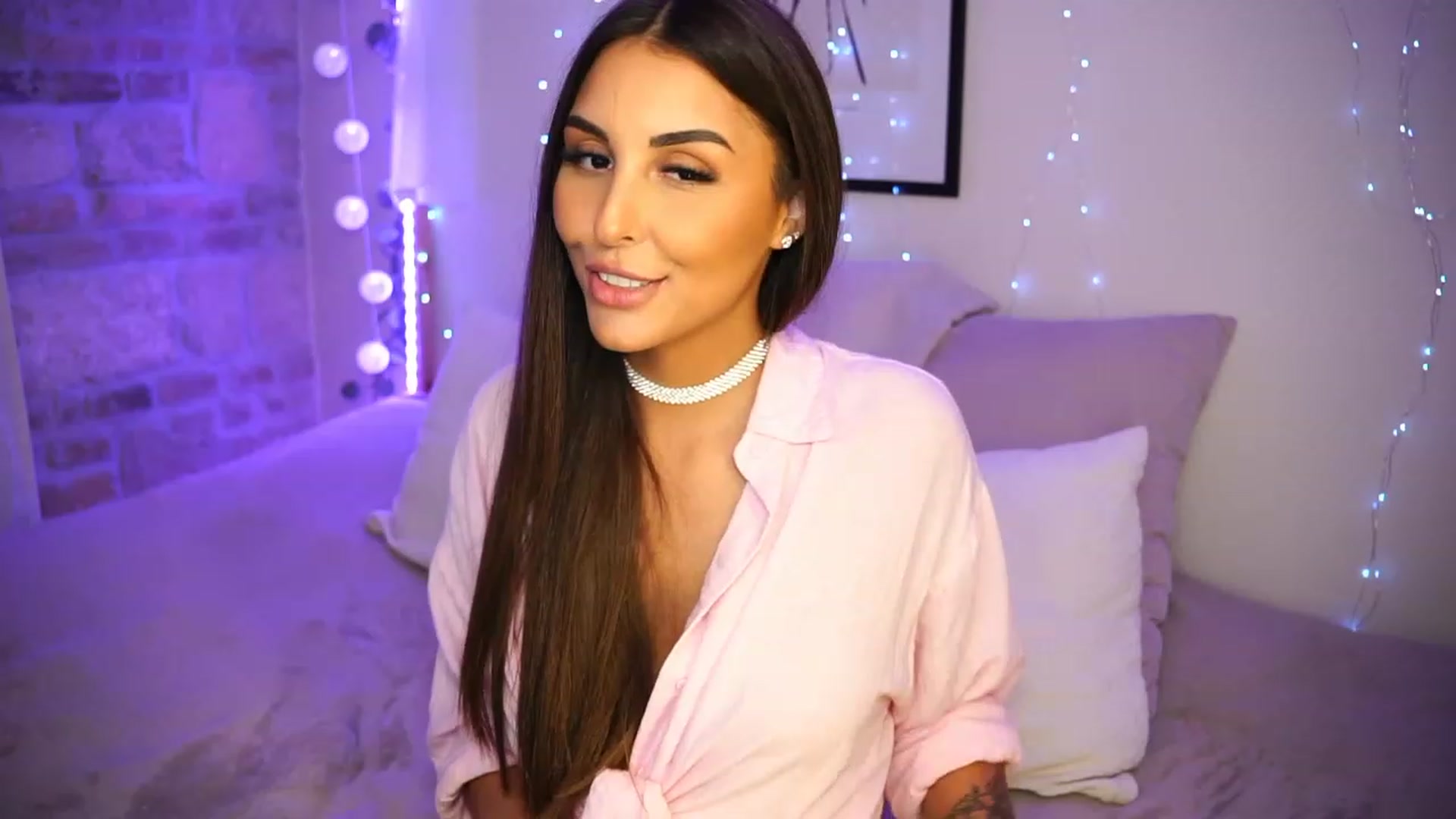 Gallery image thumbnail from Lisamelow's myfreecams stream on, 06/16/2023, 19:25 image 19 of 20