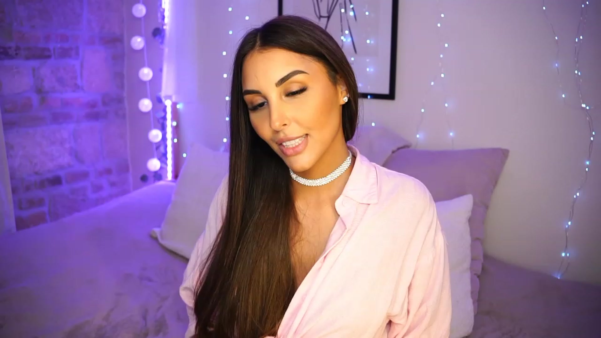 Gallery image thumbnail from Lisamelow's myfreecams stream on, 06/16/2023, 19:25 image 18 of 20