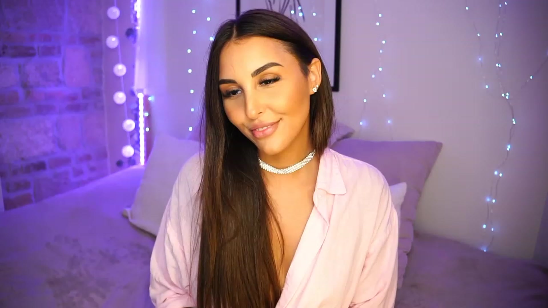 Gallery image thumbnail from Lisamelow's myfreecams stream on, 06/16/2023, 20:50 image 15 of 20