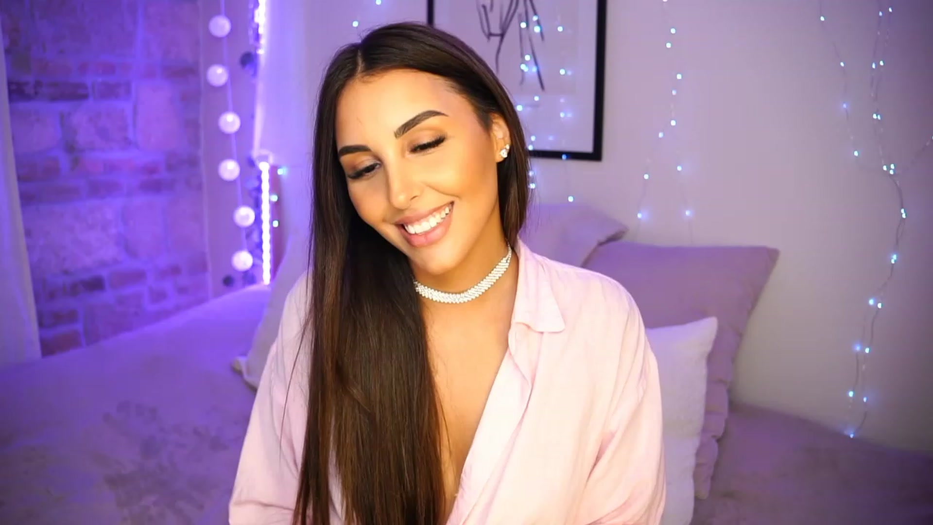 Gallery image thumbnail from Lisamelow's myfreecams stream on, 06/16/2023, 20:50 image 13 of 20