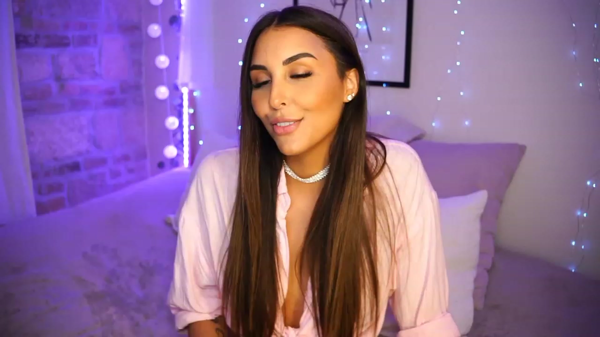 Gallery image thumbnail from Lisamelow's myfreecams stream on, 06/16/2023, 20:50 image 5 of 20