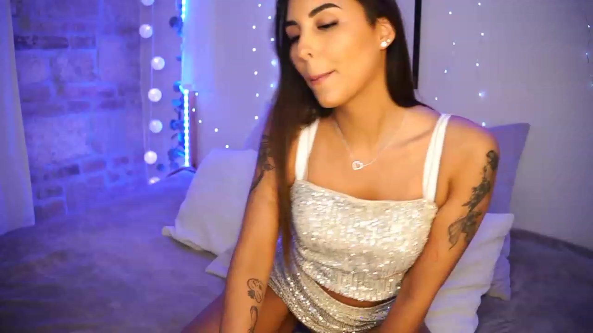 Gallery image thumbnail from Lisamelow's myfreecams stream on, 06/18/2023, 18:36 image 3 of 20