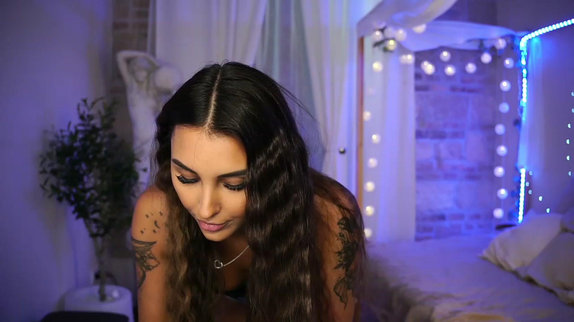 Gallery image thumbnail from Lisamelow's myfreecams stream on, 06/19/2023, 16:54 image 10 of 20