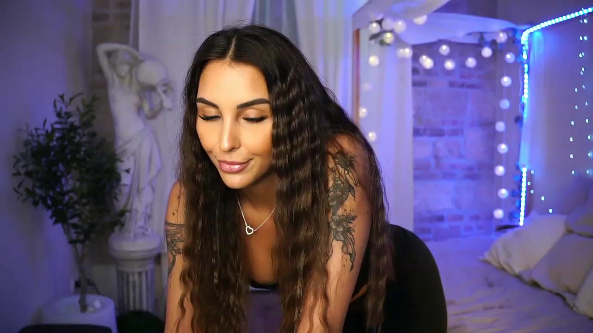 Gallery image thumbnail from Lisamelow's myfreecams stream on, 06/19/2023, 17:52 image 3 of 20