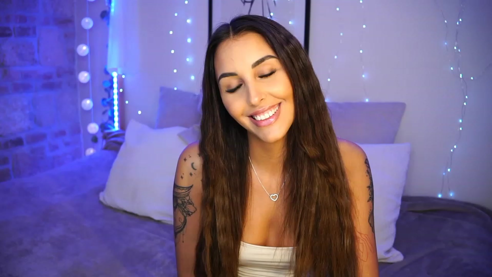 Gallery image thumbnail from Lisamelow's myfreecams stream on, 06/20/2023, 17:45 image 1 of 20