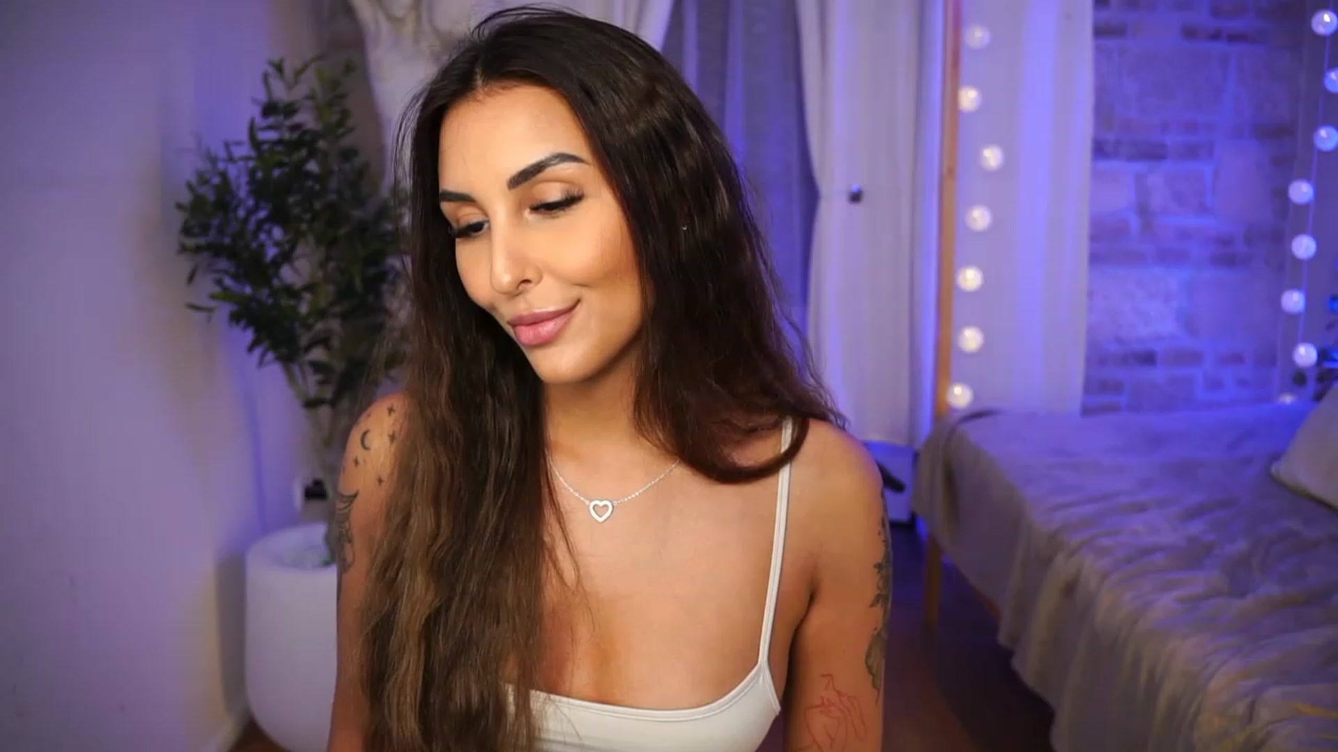 Gallery image thumbnail from Lisamelow's myfreecams stream on, 06/20/2023, 18:35 image 20 of 20