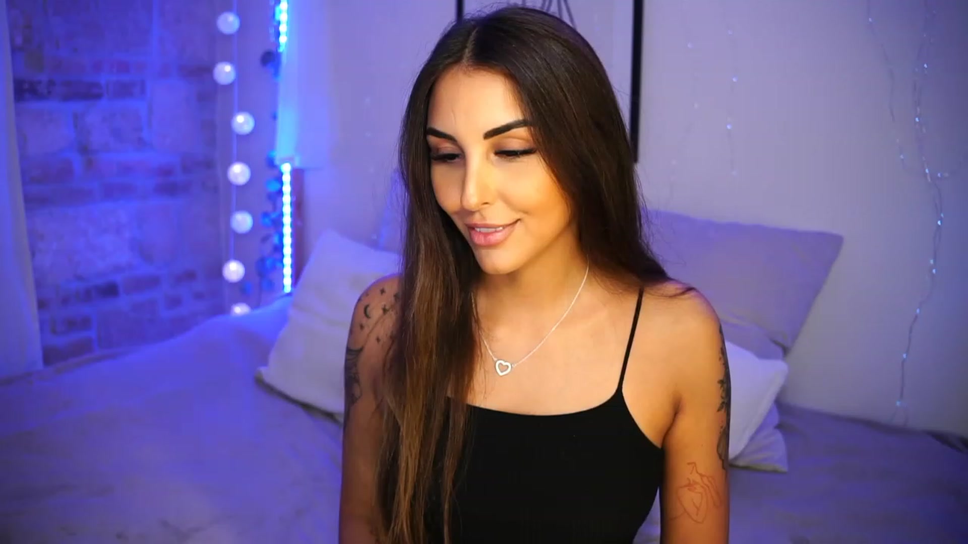 Gallery image thumbnail from Lisamelow's myfreecams stream on, 06/22/2023, 17:47 image 13 of 20