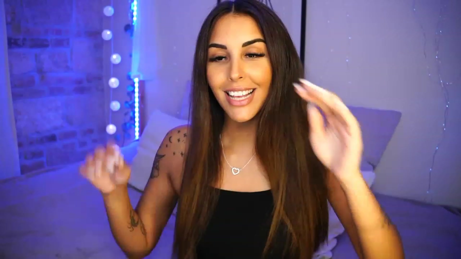 Gallery image thumbnail from Lisamelow's myfreecams stream on, 06/22/2023, 17:47 image 14 of 20