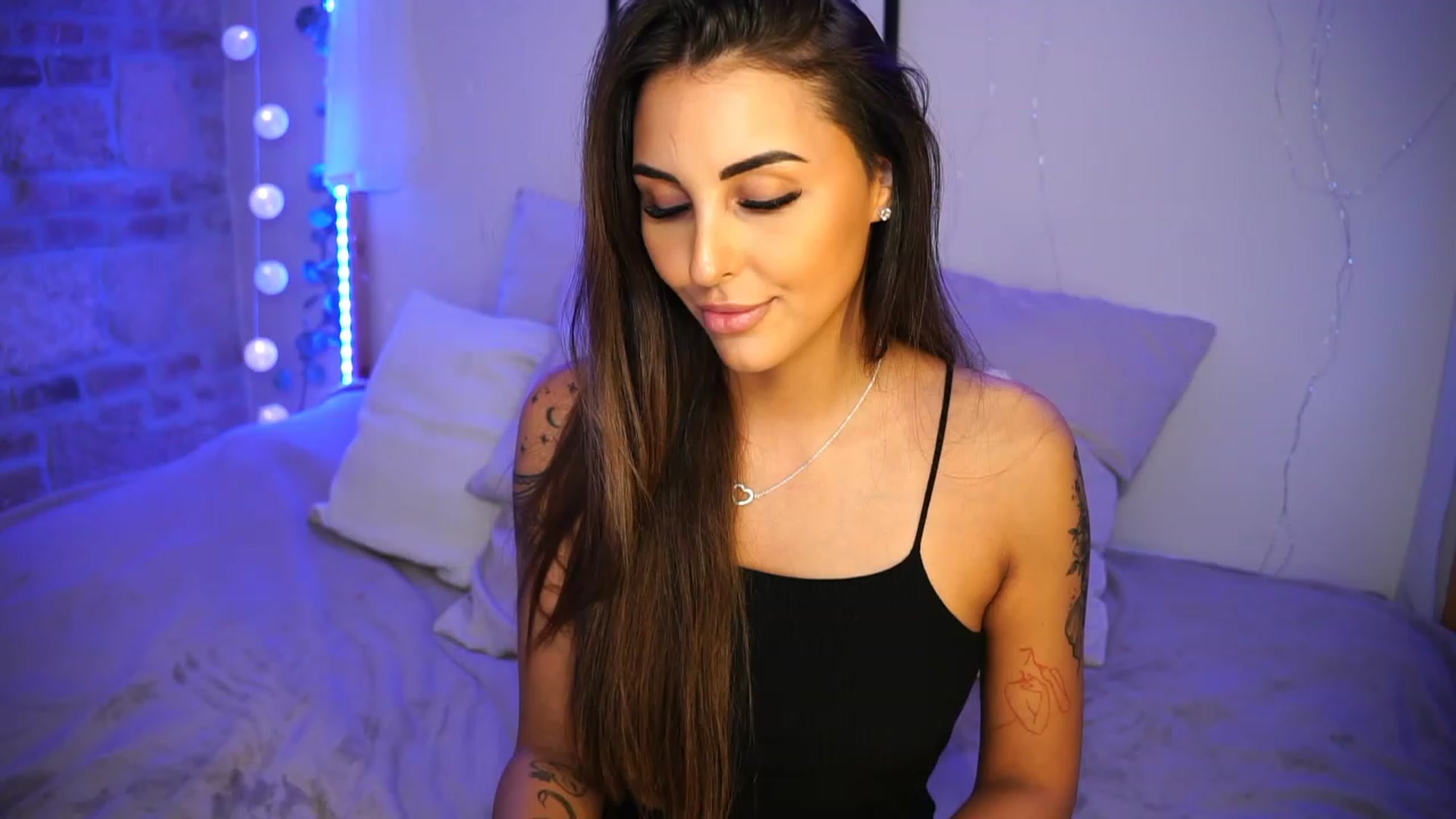 Gallery image thumbnail from Lisamelow's myfreecams stream on, 06/22/2023, 21:56 image 6 of 20