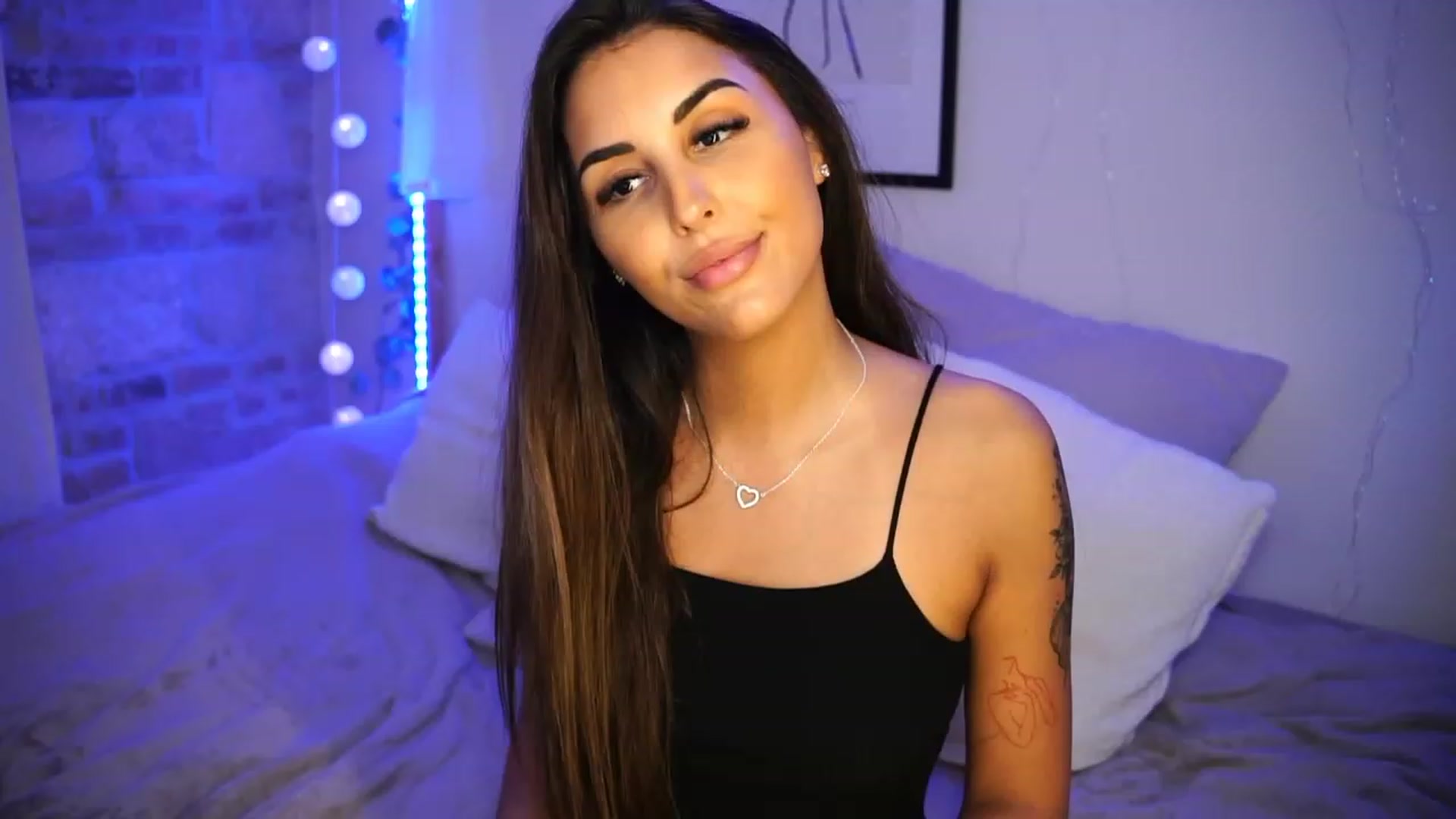 Gallery image thumbnail from Lisamelow's myfreecams stream on, 06/22/2023, 21:56 image 15 of 20