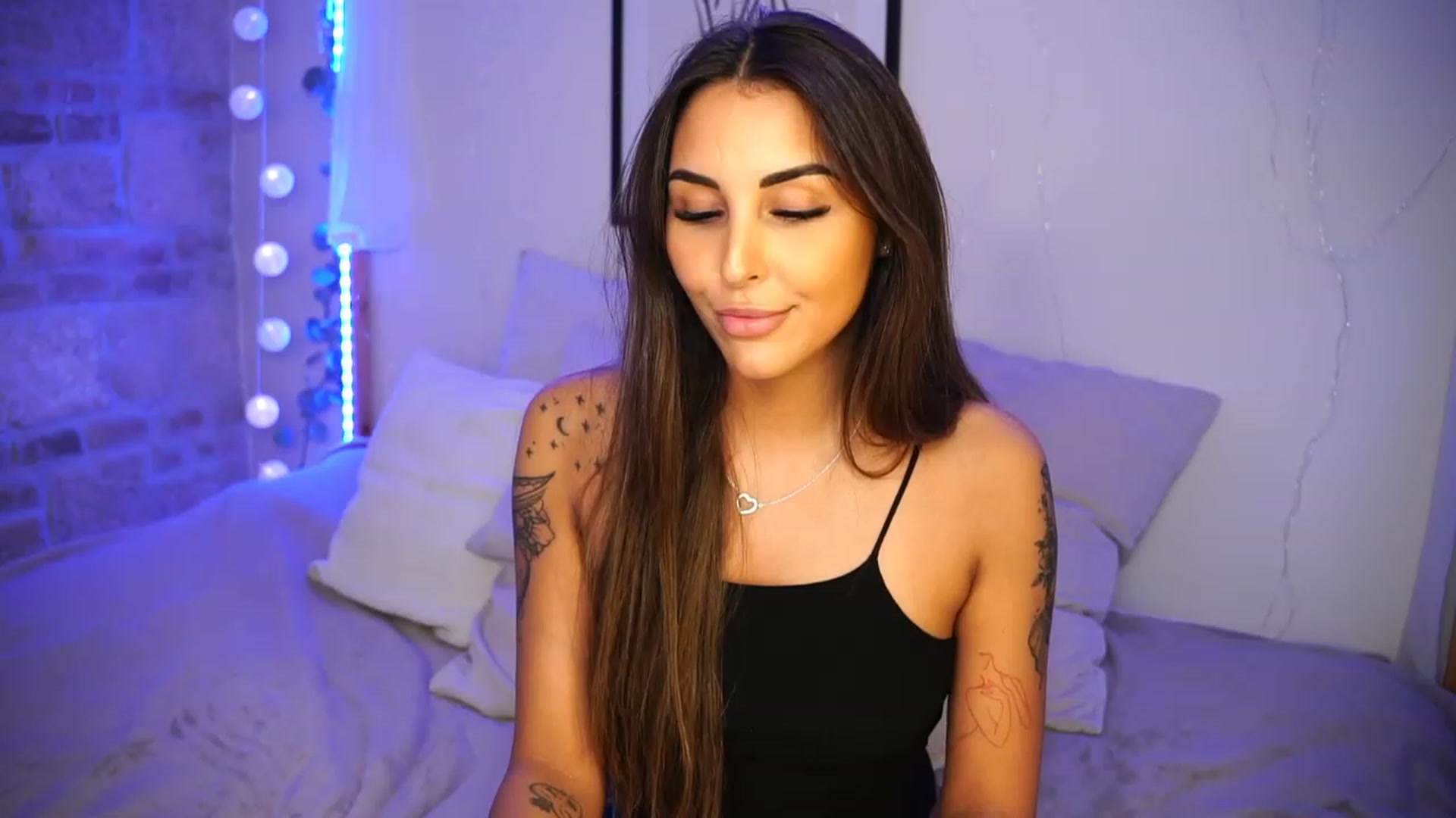 Gallery image thumbnail from Lisamelow's myfreecams stream on, 06/22/2023, 21:56 image 8 of 20