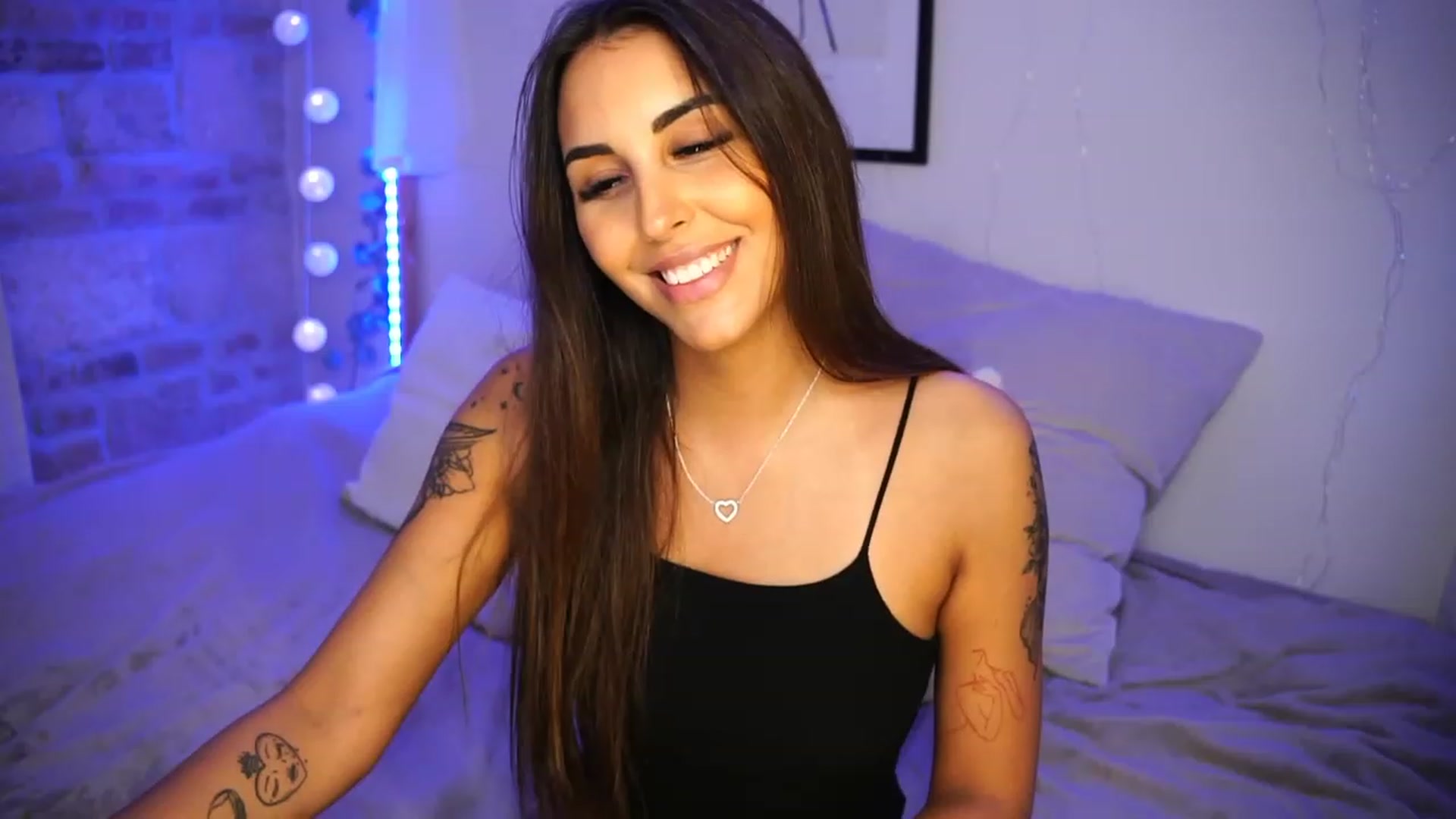 Gallery image thumbnail from Lisamelow's myfreecams stream on, 06/22/2023, 21:56 image 14 of 20