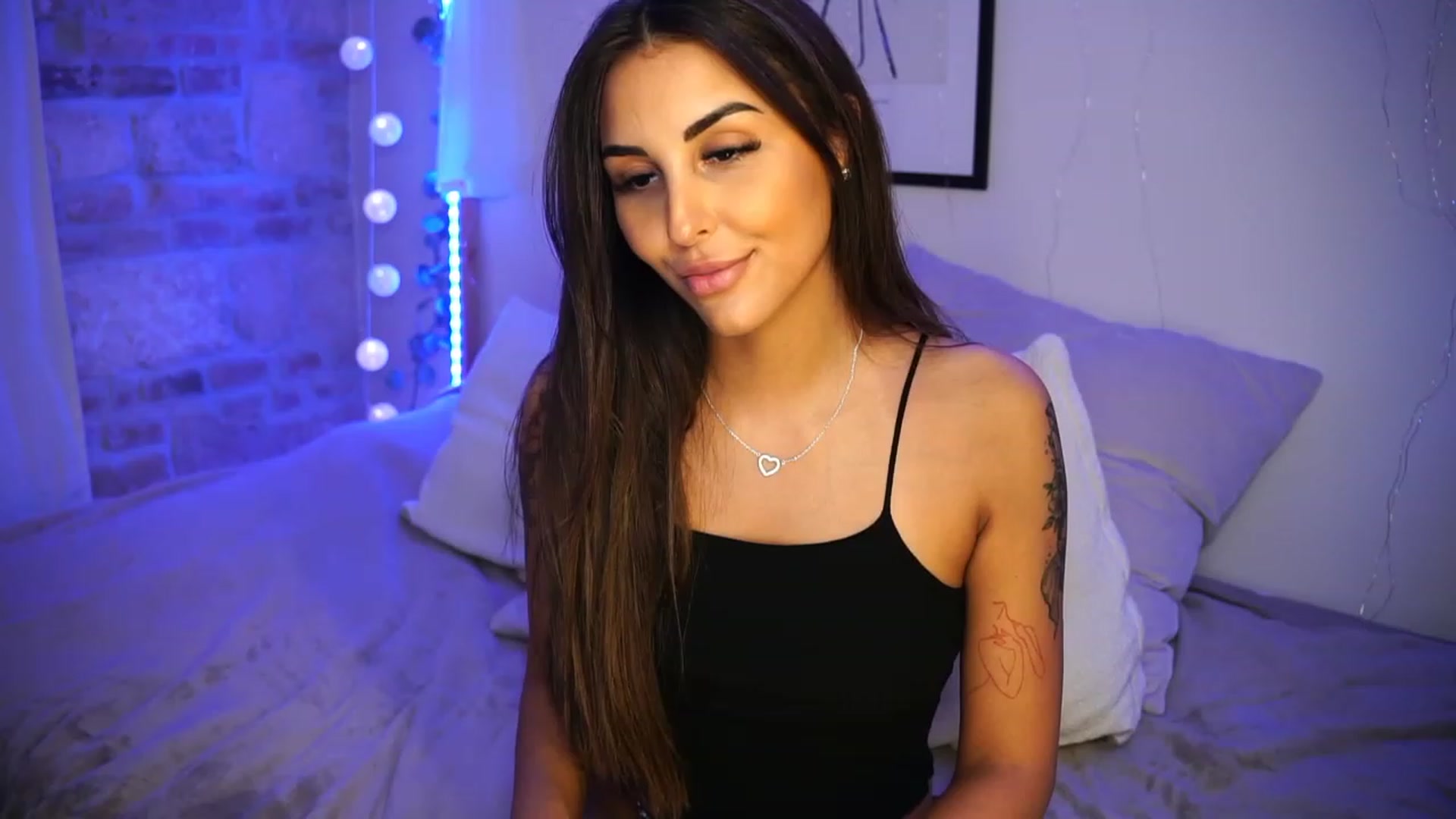Gallery image thumbnail from Lisamelow's myfreecams stream on, 06/22/2023, 21:56 image 18 of 20
