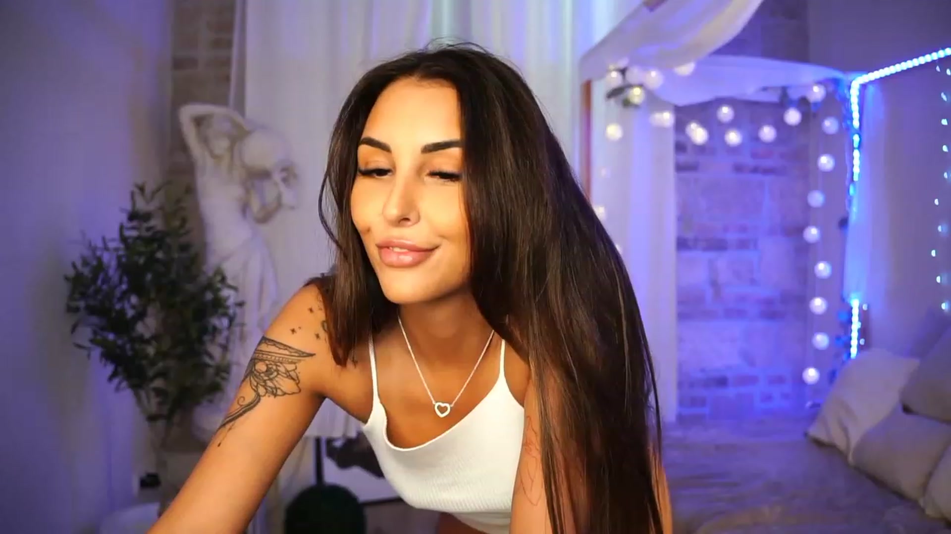 Gallery image thumbnail from Lisamelow's myfreecams stream on, 06/23/2023, 09:08 image 15 of 20