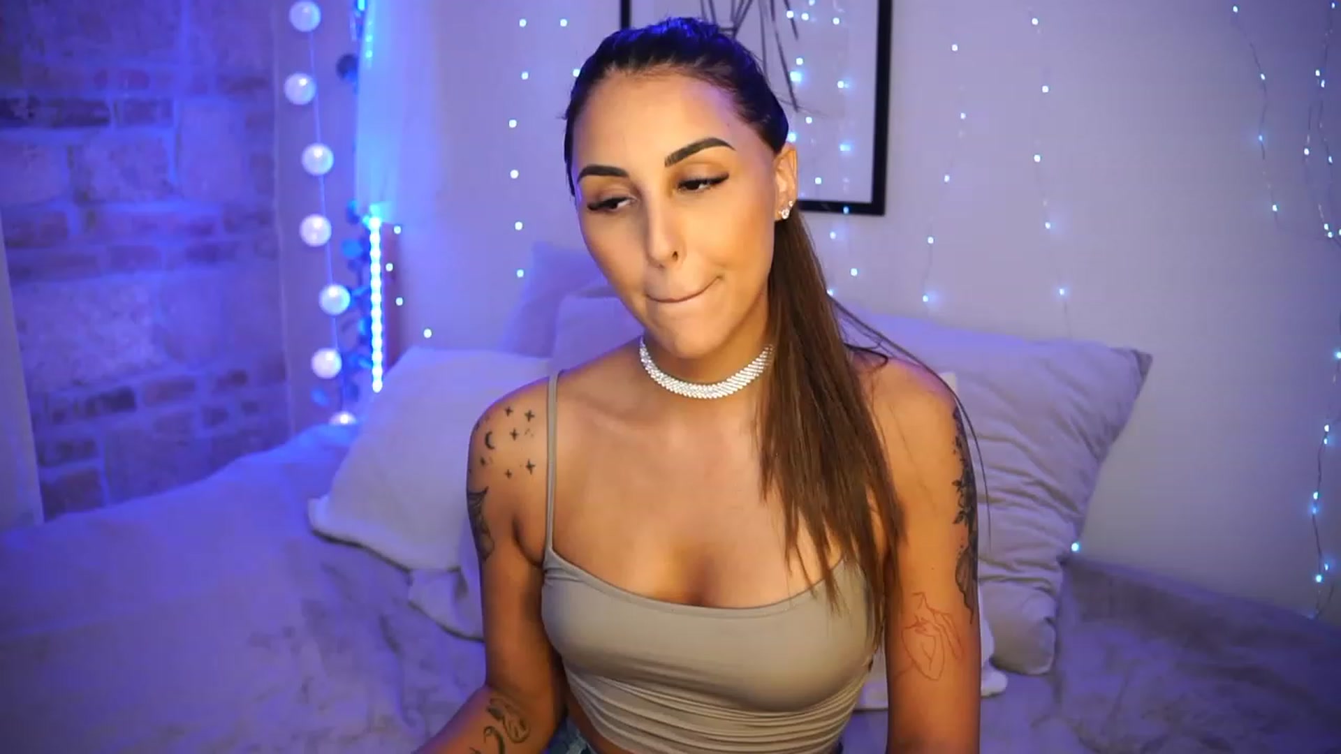 Gallery image thumbnail from Lisamelow's myfreecams stream on, 06/25/2023, 11:36 image 11 of 20