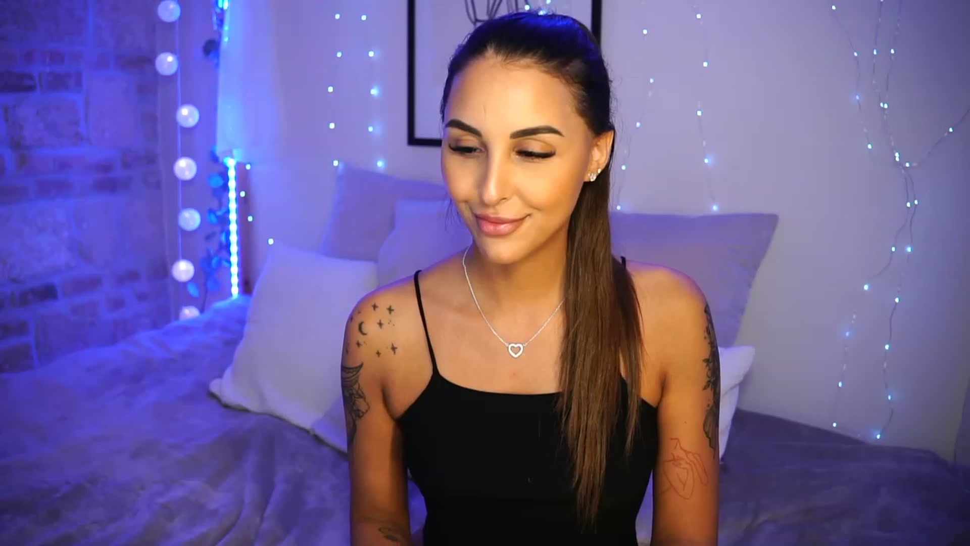Gallery image thumbnail from Lisamelow's myfreecams stream on, 06/26/2023, 22:42 image 6 of 20