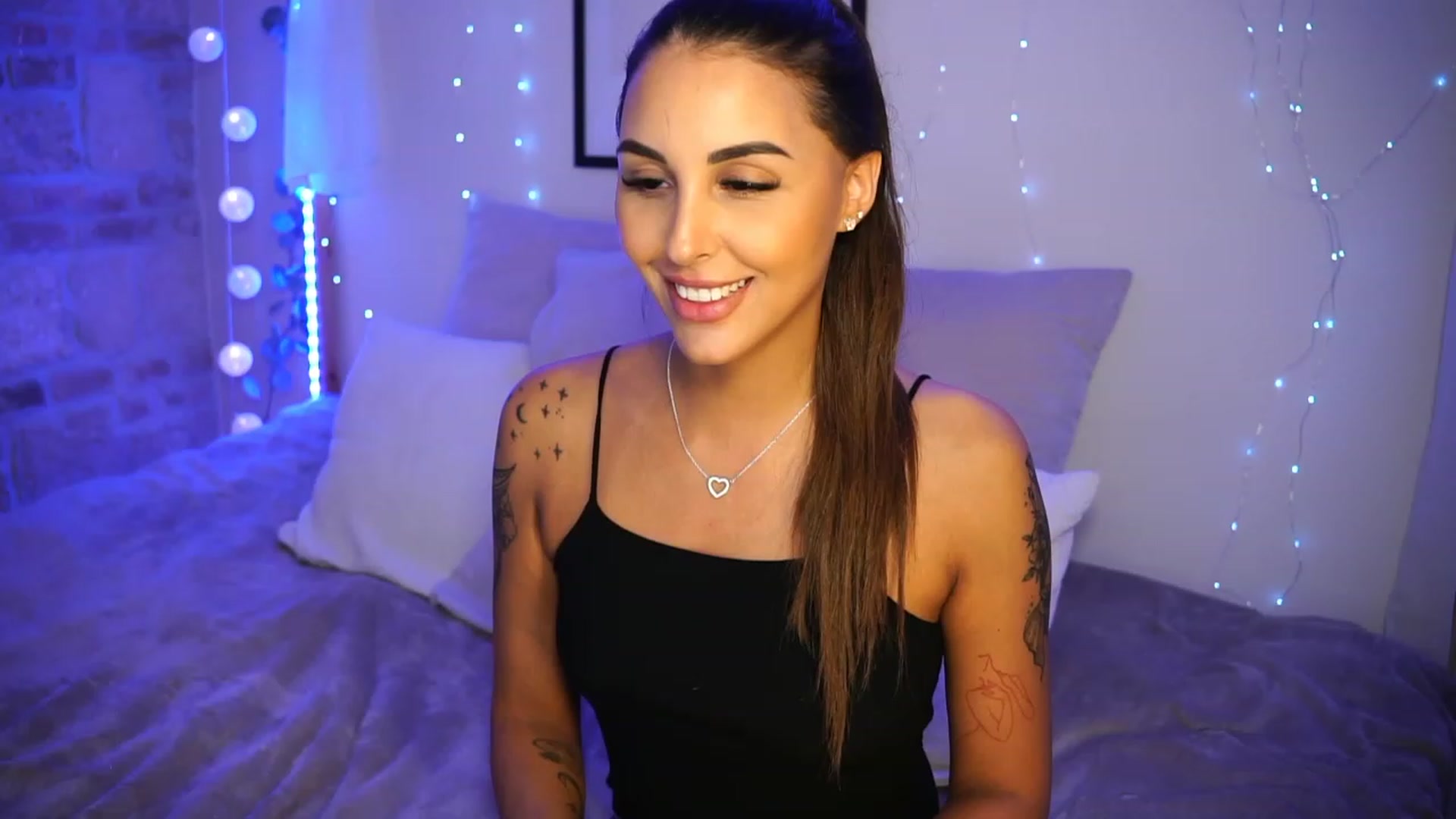Gallery image thumbnail from Lisamelow's myfreecams stream on, 06/26/2023, 22:42 image 7 of 20