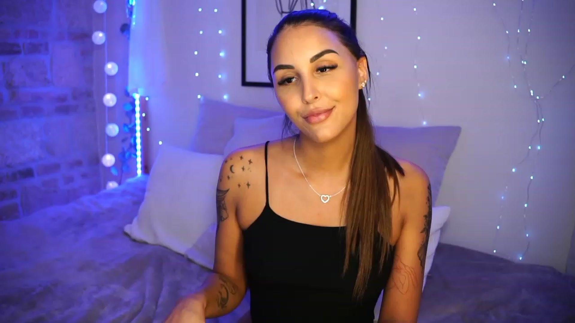 Gallery image thumbnail from Lisamelow's myfreecams stream on, 06/26/2023, 22:42 image 2 of 20