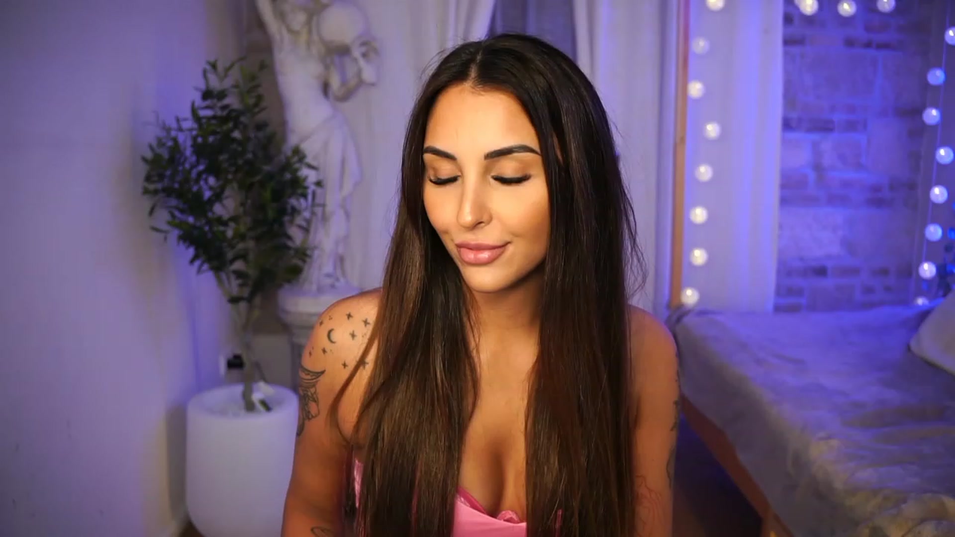 Gallery image thumbnail from Lisamelow's myfreecams stream on, 06/27/2023, 19:19 image 10 of 20
