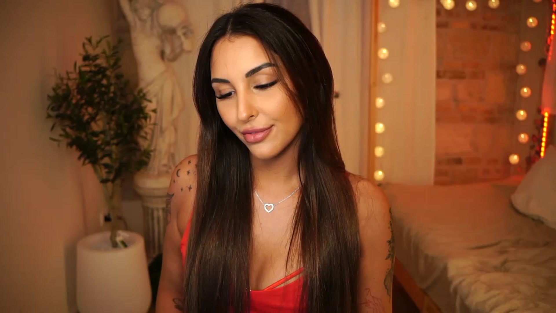 Gallery image thumbnail from Lisamelow's myfreecams stream on, 06/28/2023, 16:49 image 15 of 20