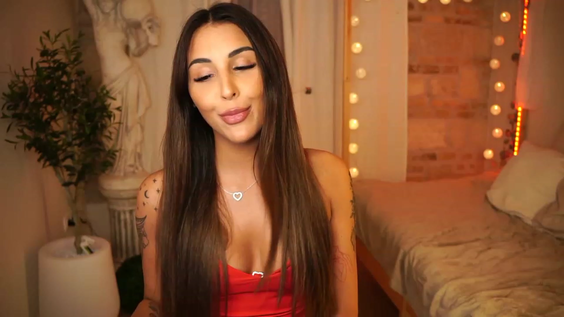 Gallery image thumbnail from Lisamelow's myfreecams stream on, 06/28/2023, 18:23 image 18 of 20