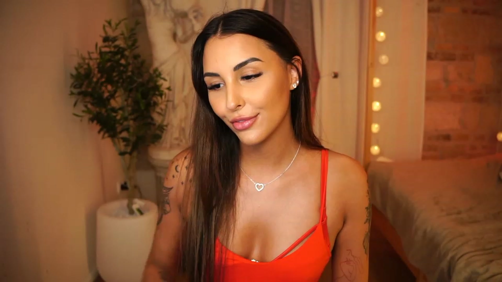 Gallery image thumbnail from Lisamelow's myfreecams stream on, 06/28/2023, 20:15 image 20 of 20