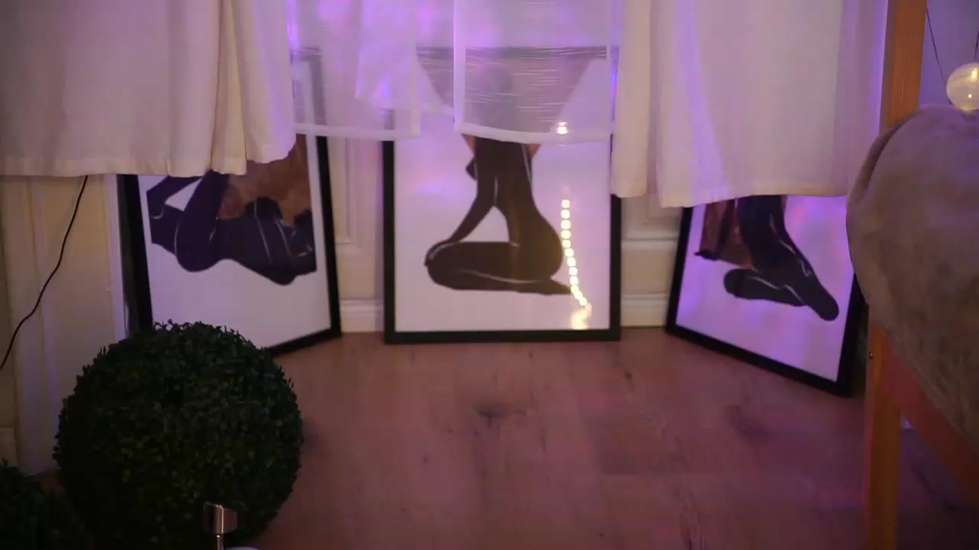 Gallery image thumbnail from Lisamelow's myfreecams stream on, 06/30/2023, 07:09 image 12 of 20