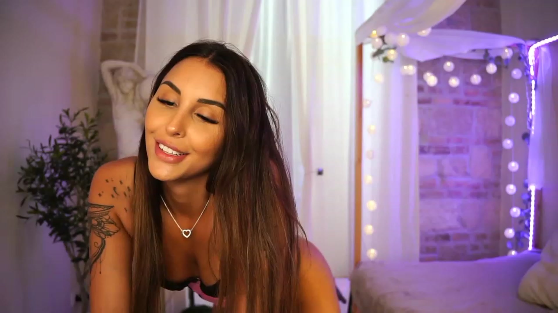 Gallery image thumbnail from Lisamelow's myfreecams stream on, 06/30/2023, 08:37 image 20 of 20