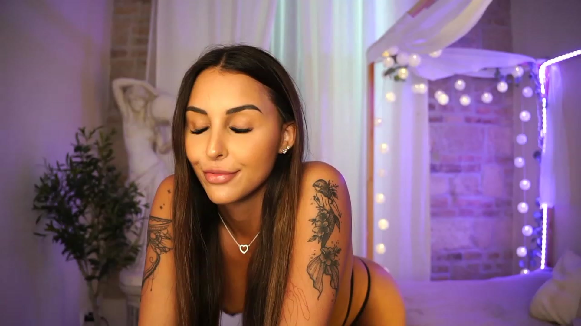 Gallery image thumbnail from Lisamelow's myfreecams stream on, 06/30/2023, 11:00 image 6 of 20
