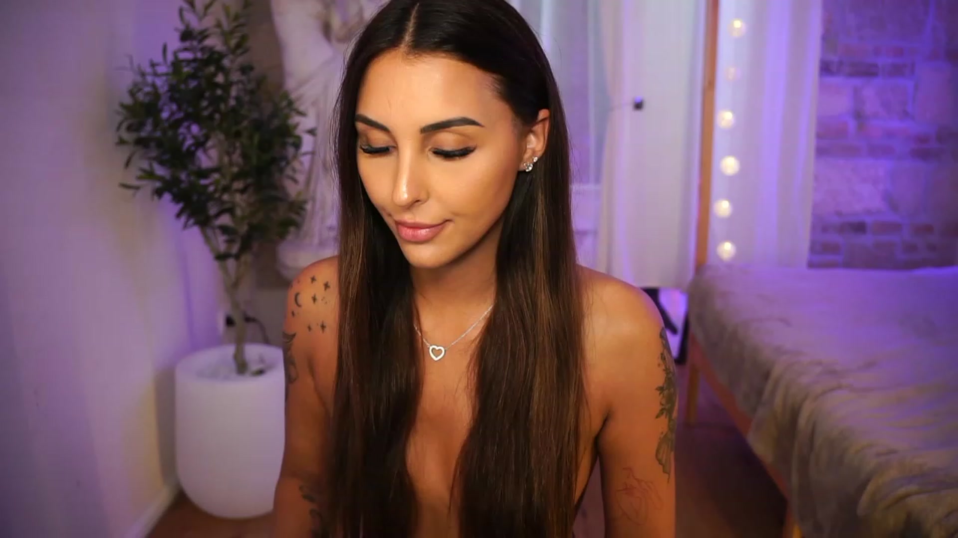 Gallery image thumbnail from Lisamelow's myfreecams stream on, 06/30/2023, 11:00 image 17 of 20