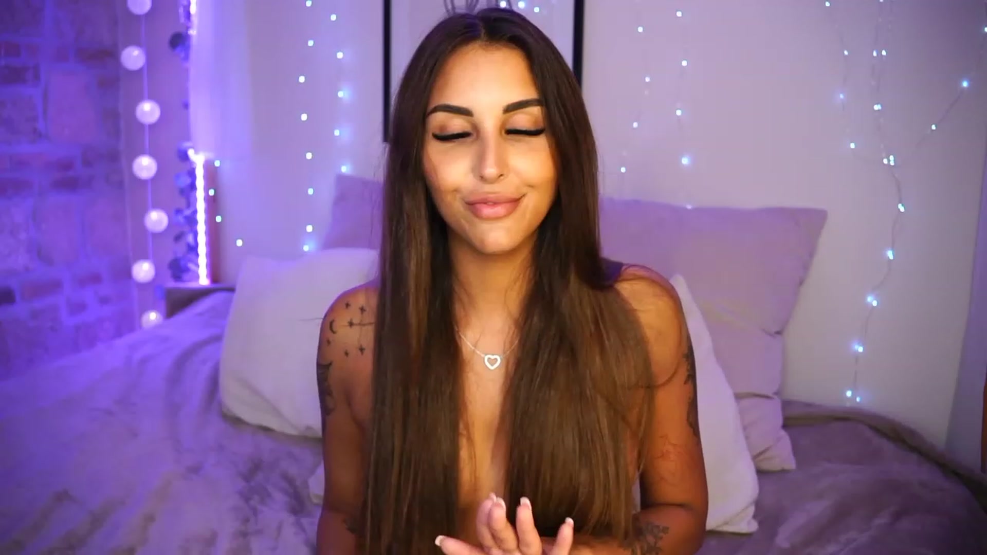 Gallery image thumbnail from Lisamelow's myfreecams stream on, 07/06/2023, 21:37 image 16 of 20