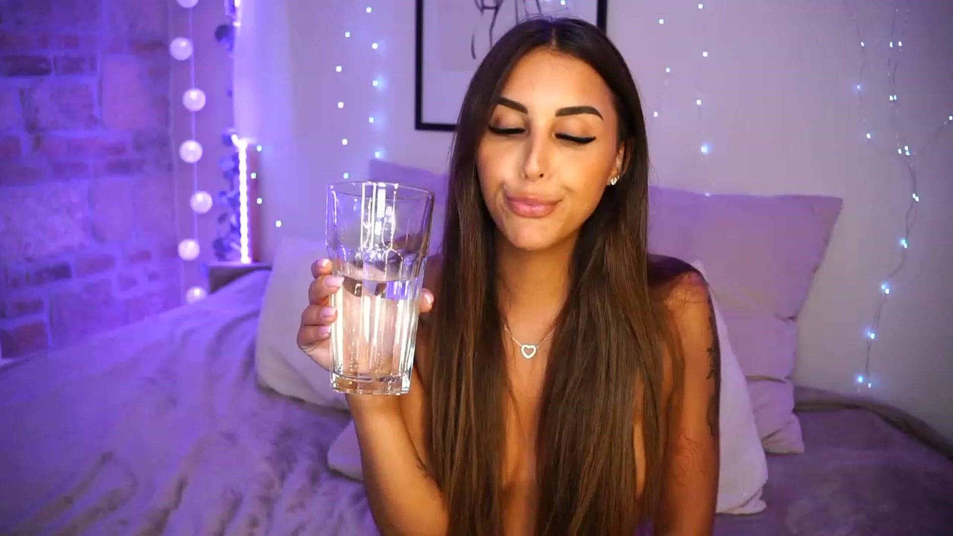 Gallery image thumbnail from Lisamelow's myfreecams stream on, 07/06/2023, 22:34 image 8 of 20