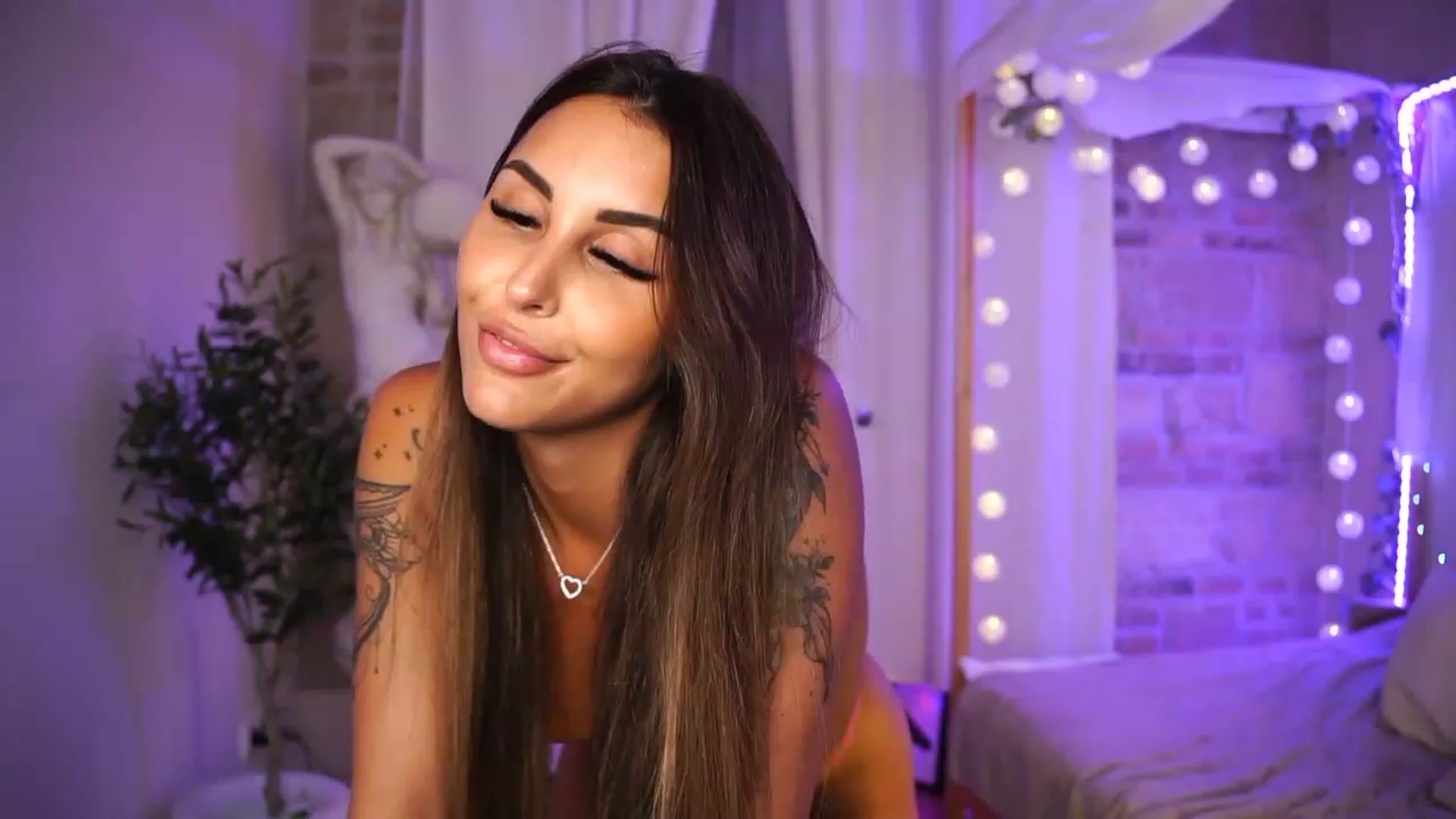 Gallery image thumbnail from Lisamelow's myfreecams stream on, 07/06/2023, 22:34 image 14 of 20