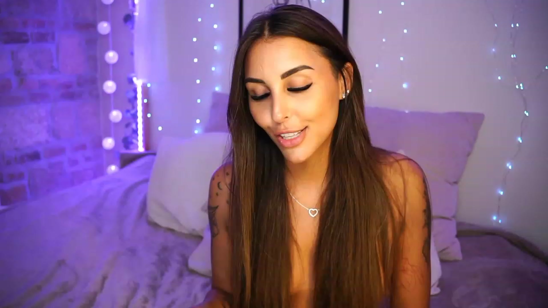 Gallery image thumbnail from Lisamelow's myfreecams stream on, 07/06/2023, 22:34 image 7 of 20