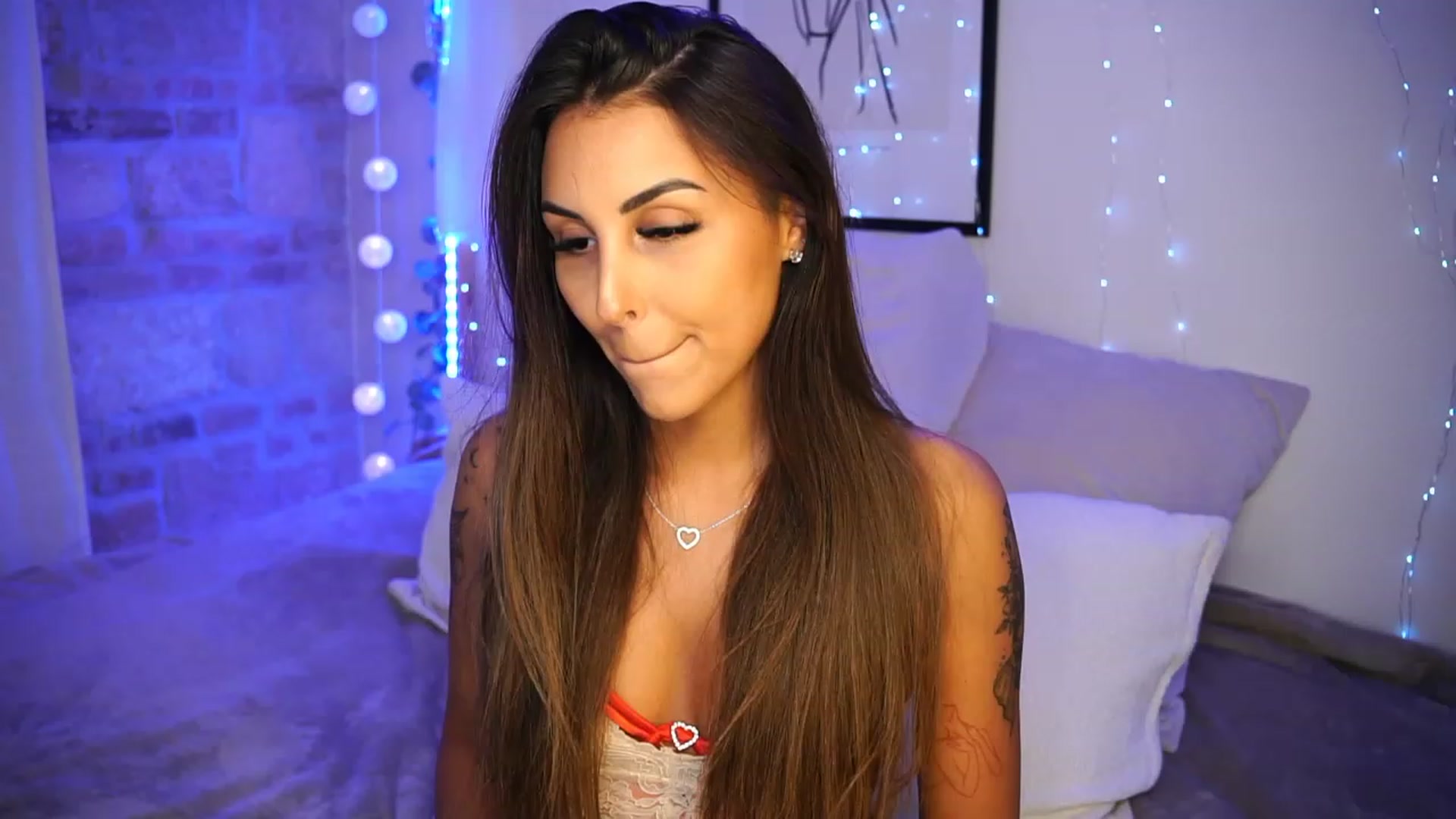 Gallery image thumbnail from Lisamelow's myfreecams stream on, 07/09/2023, 21:00 image 5 of 20