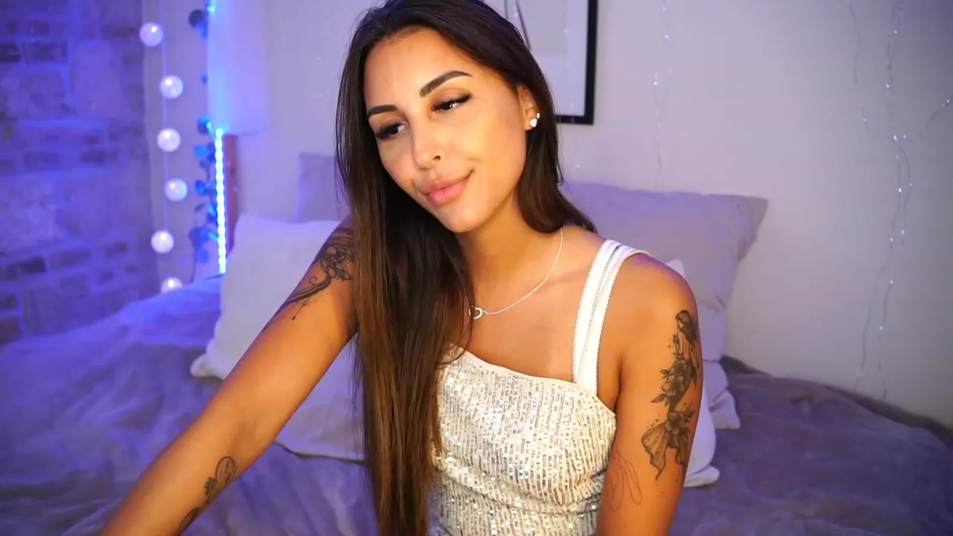 Gallery image thumbnail from Lisamelow's myfreecams stream on, 07/11/2023, 08:38 image 18 of 20