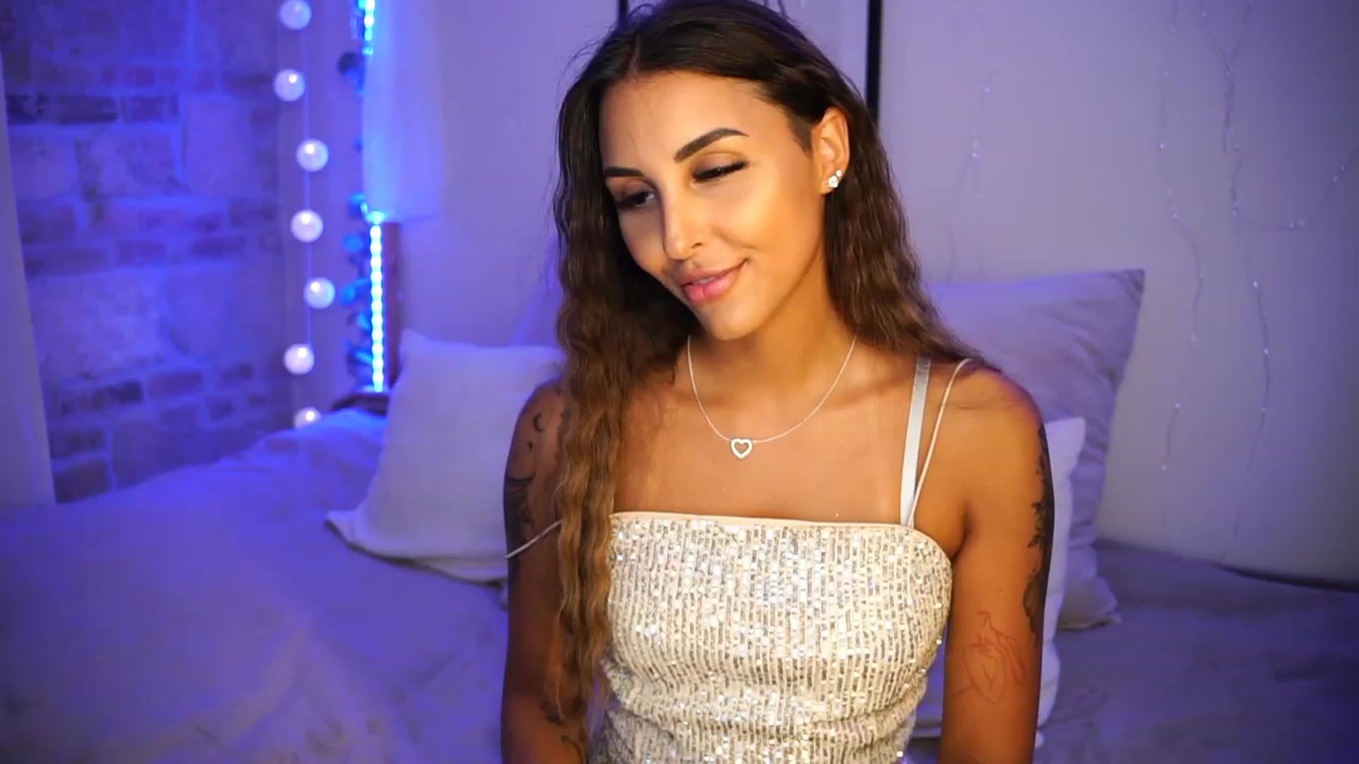 Gallery image thumbnail from Lisamelow's myfreecams stream on, 07/12/2023, 21:07 image 2 of 20