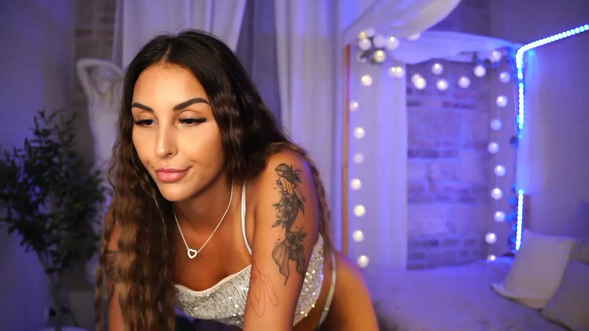 Gallery image thumbnail from Lisamelow's myfreecams stream on, 07/12/2023, 21:07 image 12 of 20