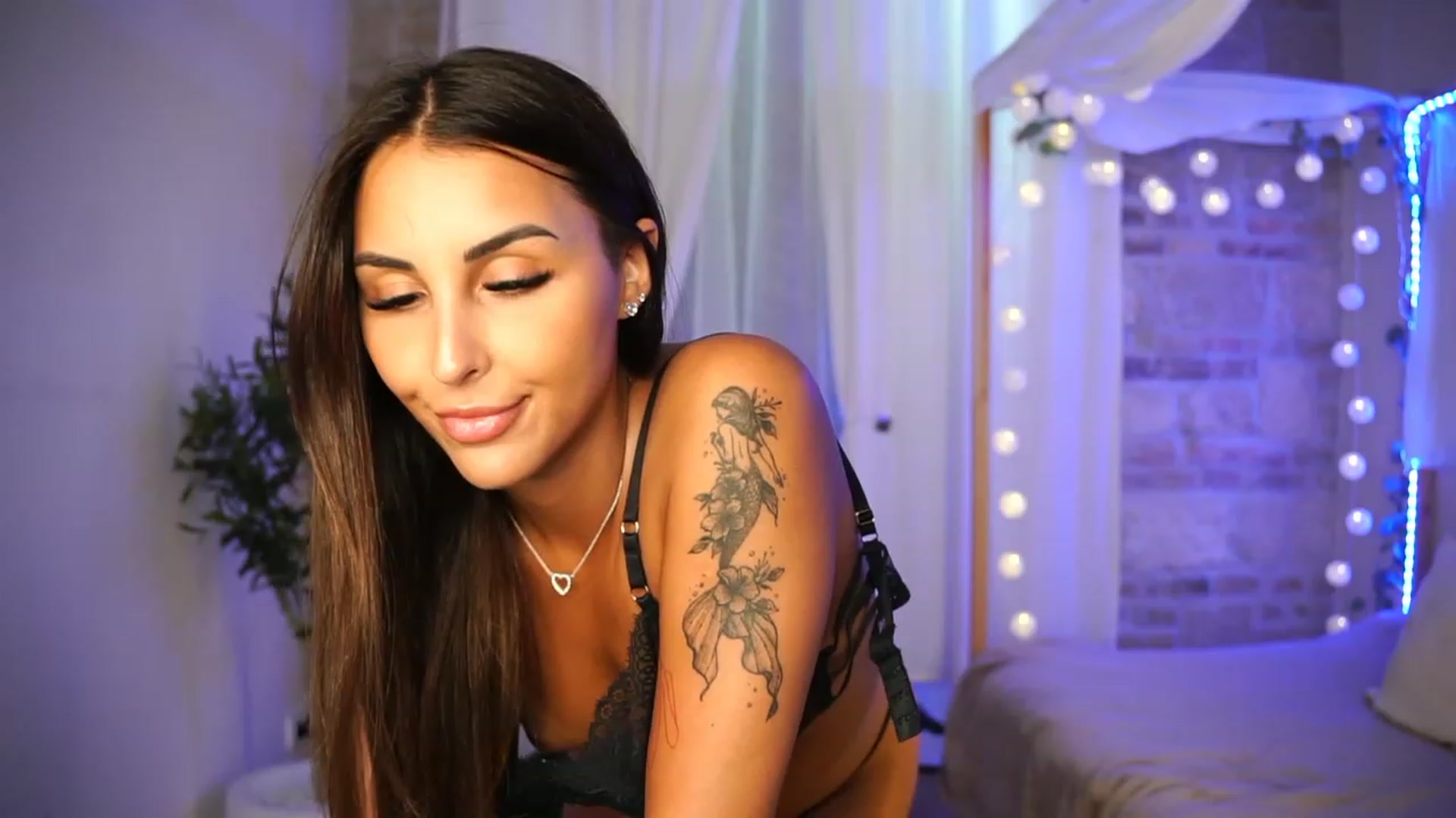 Gallery image thumbnail from Lisamelow's myfreecams stream on, 07/14/2023, 07:39 image 5 of 20