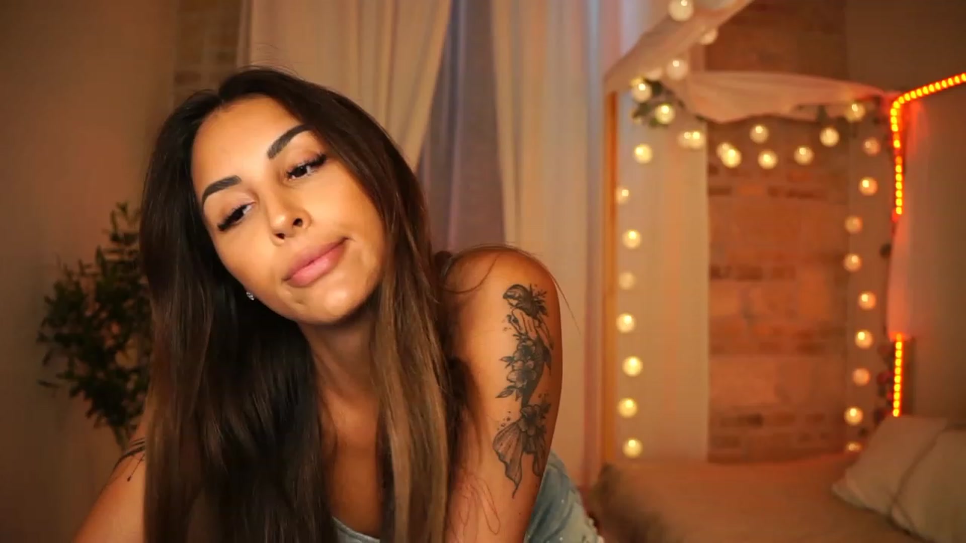 Gallery image thumbnail from Lisamelow's myfreecams stream on, 07/18/2023, 04:28 image 11 of 20