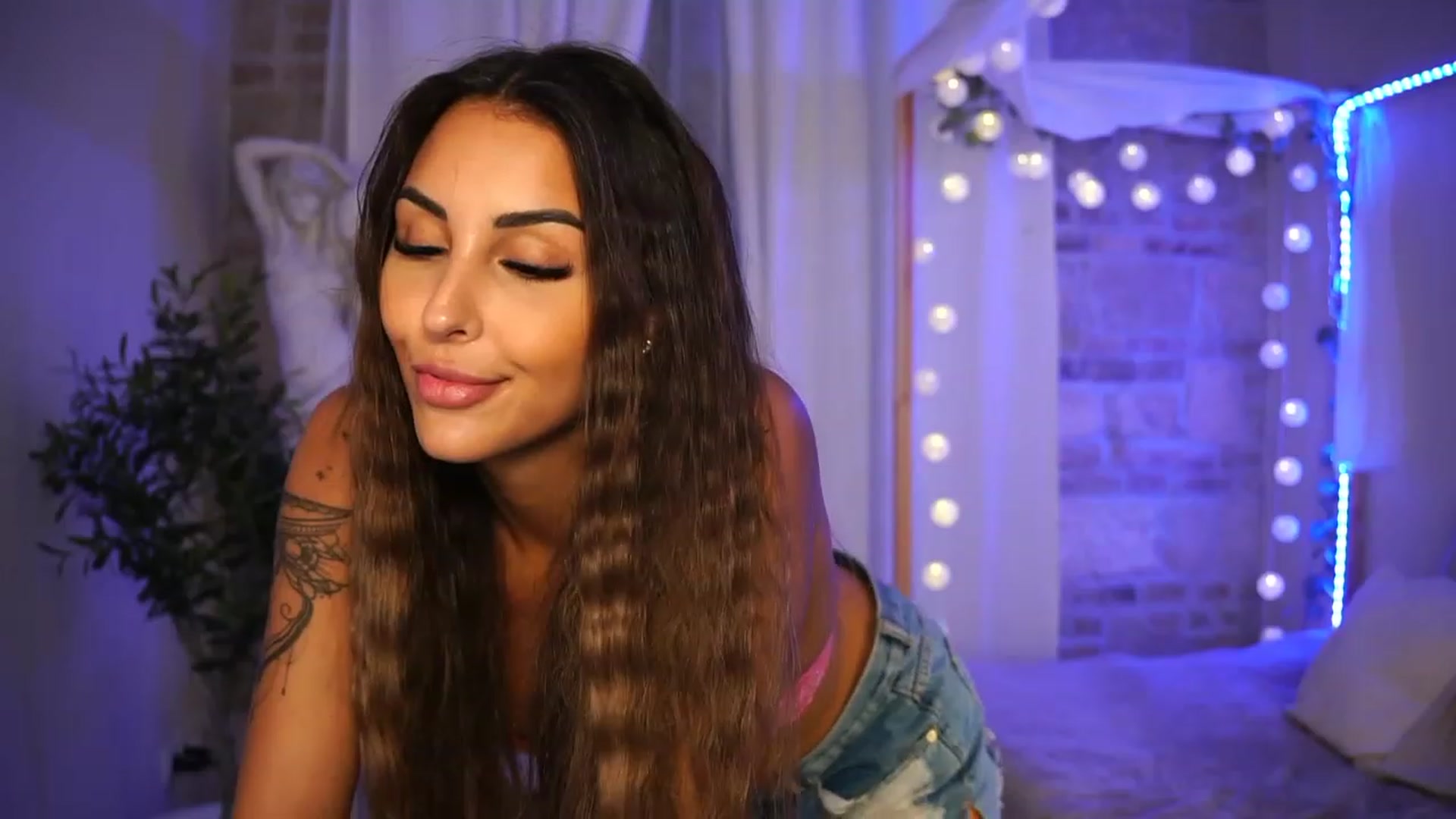 Gallery image thumbnail from Lisamelow's myfreecams stream on, 07/21/2023, 07:01 image 17 of 20