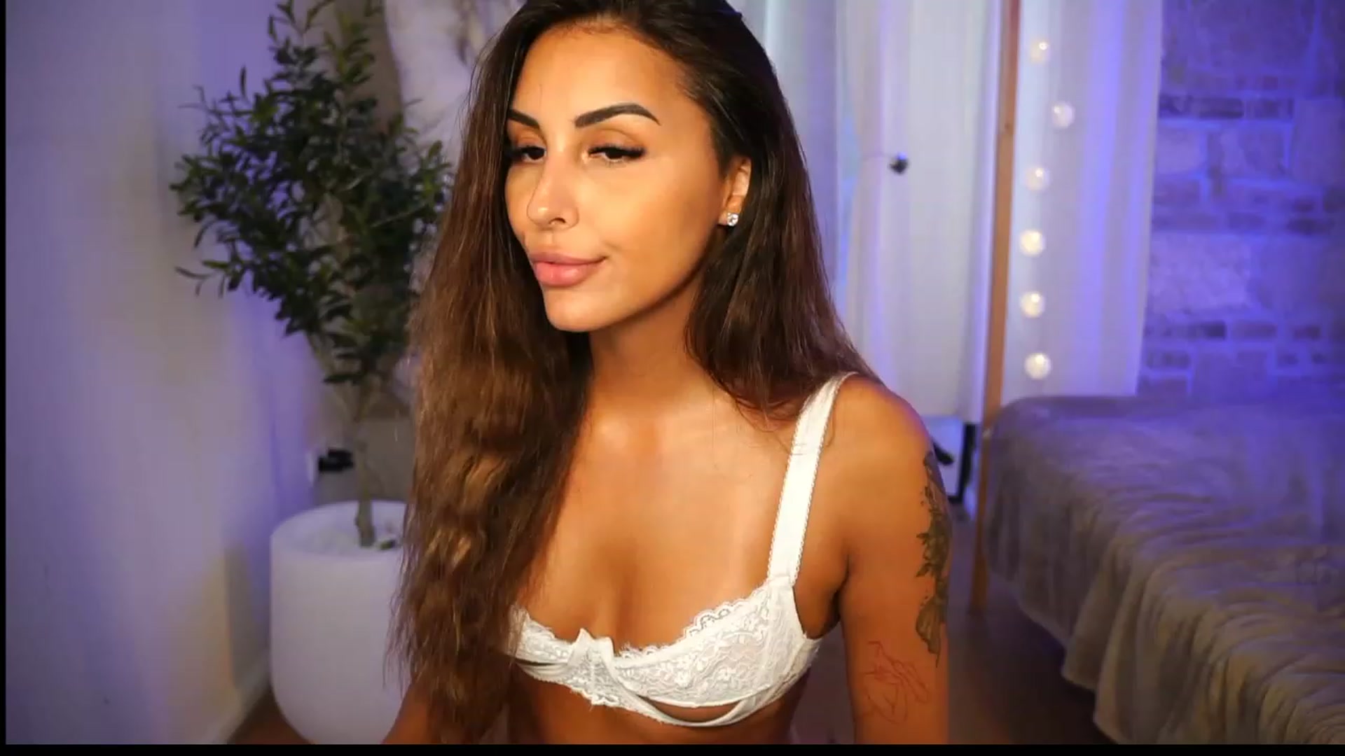Gallery image thumbnail from Lisamelow's myfreecams stream on, 07/24/2023, 09:55 image 12 of 20