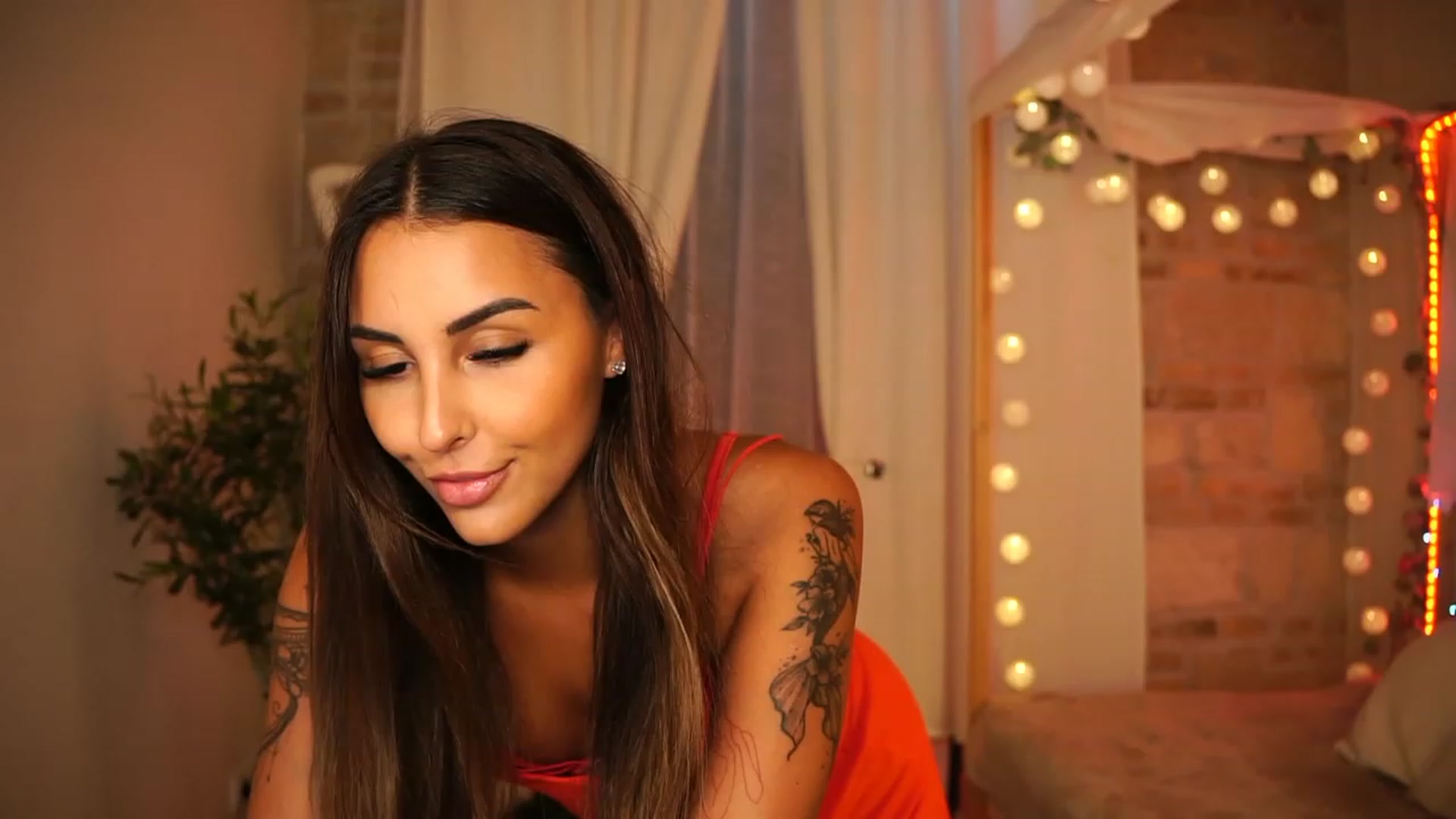 Gallery image thumbnail from Lisamelow's myfreecams stream on, 07/25/2023, 19:09 image 1 of 20