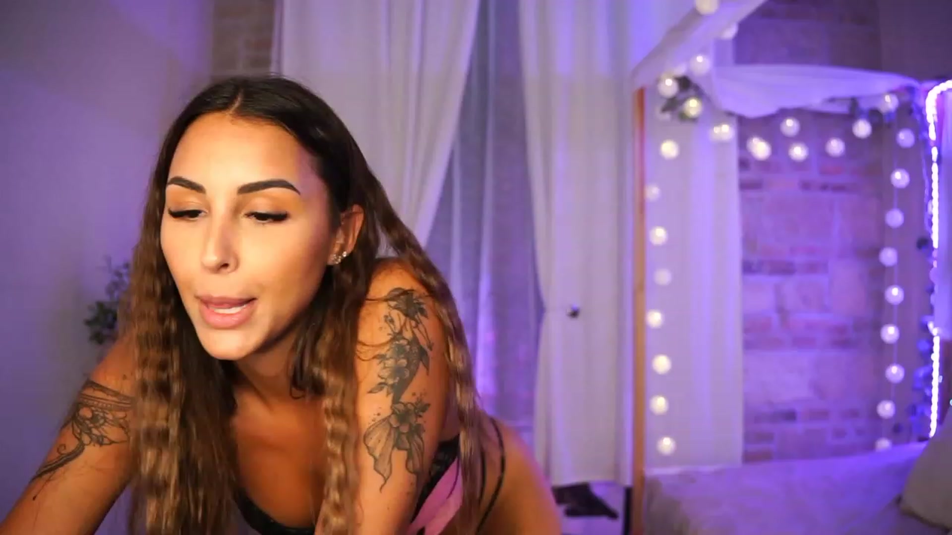 Gallery image thumbnail from Lisamelow's myfreecams stream on, 07/27/2023, 17:51 image 1 of 20