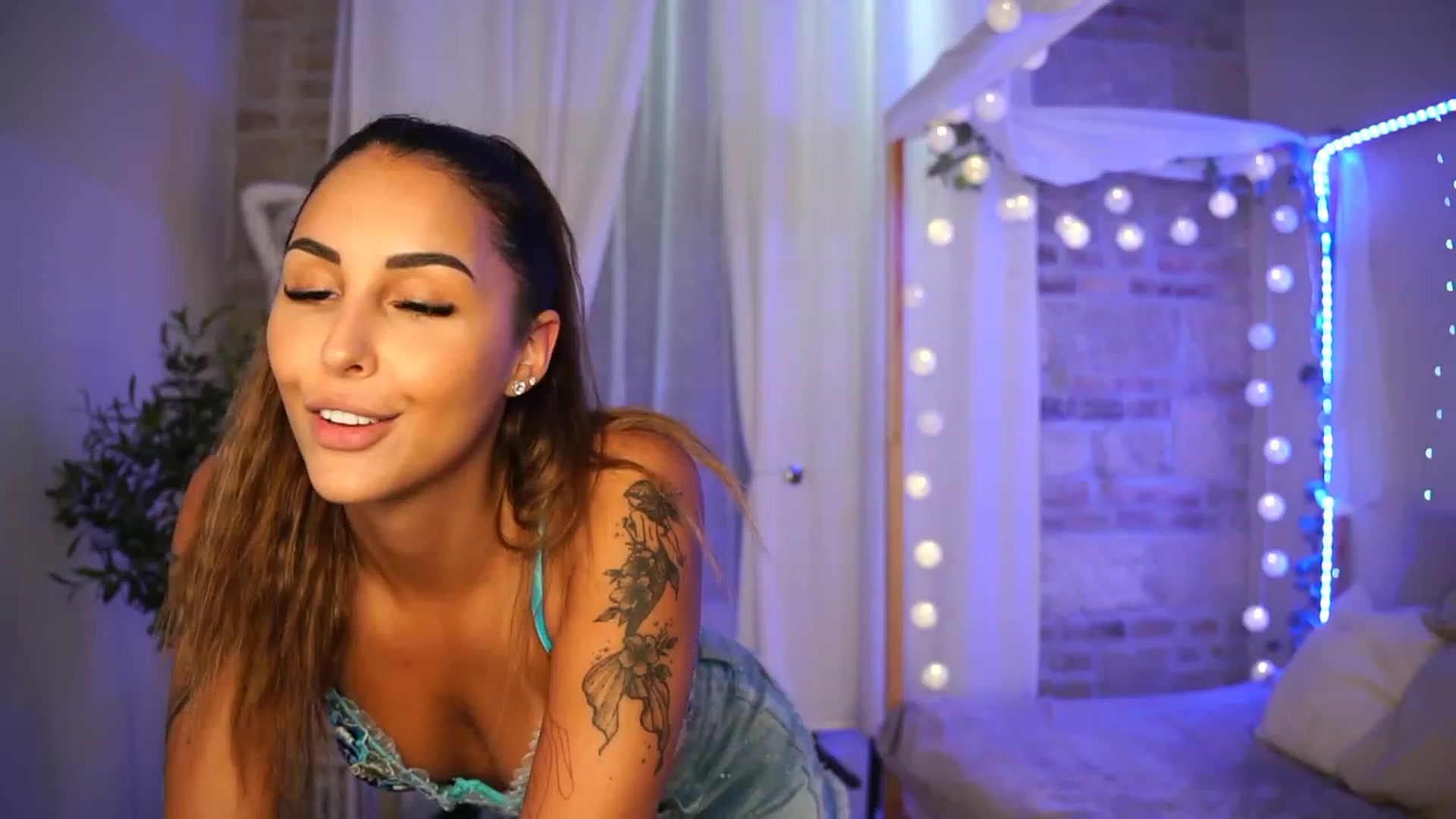 Gallery image thumbnail from Lisamelow's myfreecams stream on, 07/28/2023, 06:44 image 4 of 20